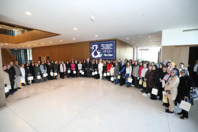 İnegöl Belediyesi’nde kadın çalışanlara 8 Mart sürprizi