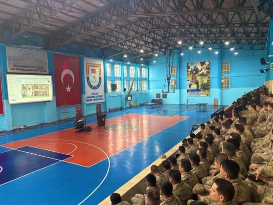 Jandarmadan öğrencilere narkotik eğitimi