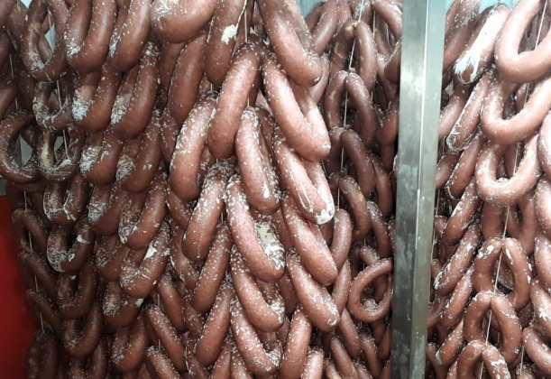 Bursa’da 700 kilo bozuk sucuk imha edildi