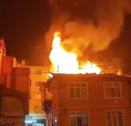 Metruk binada çıkan yangın korkuttu