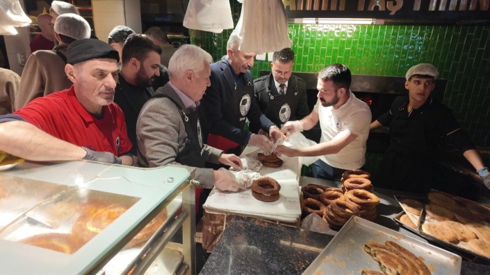 Başkan Bozbey sahurda vatandaşlarla buluştu