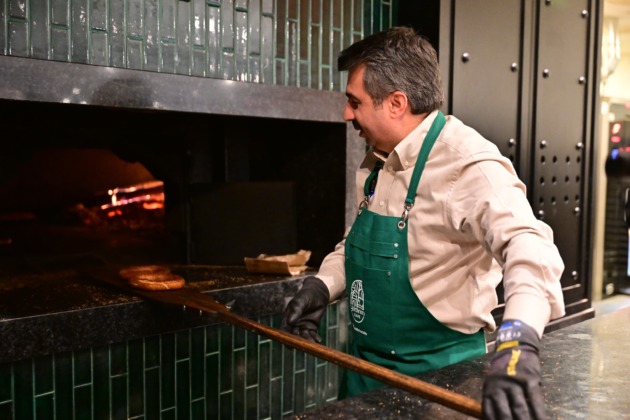 Başkan Yılmaz fırının başına geçti