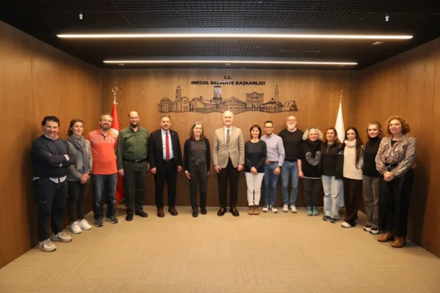 İnegöl’ün nöbetçi kitaphanelerine tam not