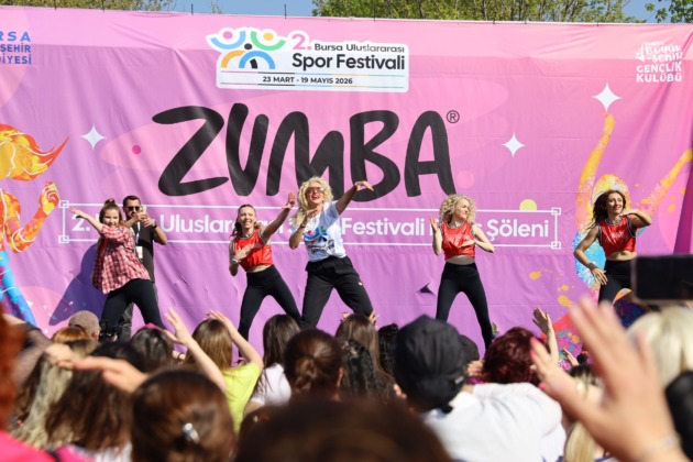 ‘Dünya Dans Günü’nü zumba yaparak kutladılar