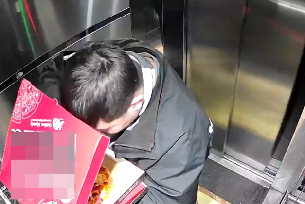 Asansörde akılalmaz olay