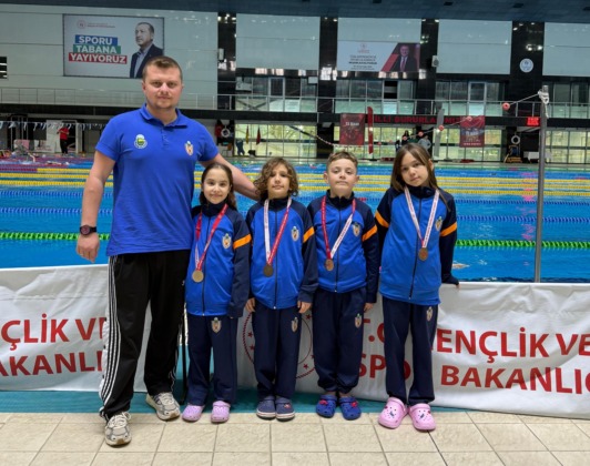 İnegöllü minik yüzücülerden gururlandıran başarı
