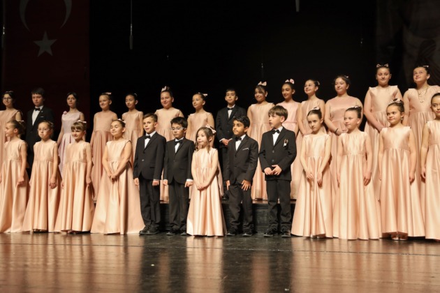 Çocukların sesi senfoniyle yükseldi