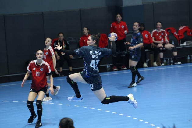 Kadınlar Hentbol’da Bursa zirvedeki yerini korudu