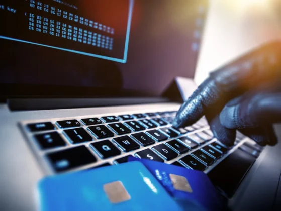 Çalıştığı firmayı 211 milyon dolandırdı!