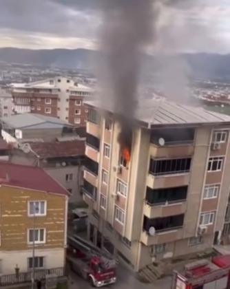 Apartmanda korkutan yangın!