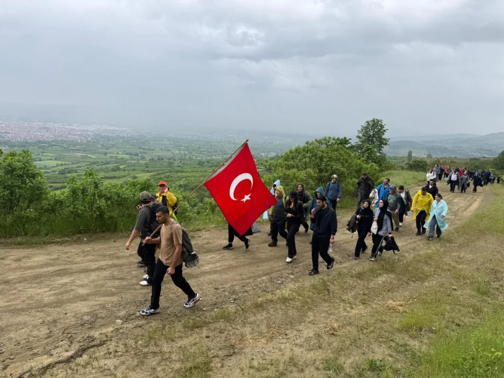 Doğa severler 19 Mayıs ve Gençlik Haftası için yürüdü