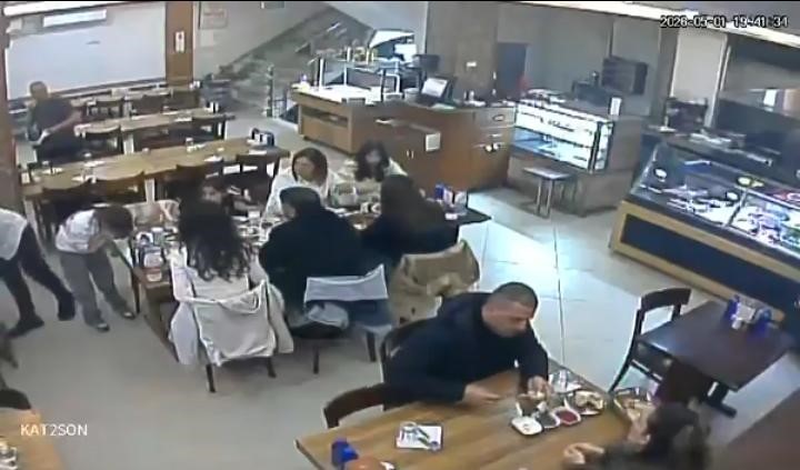 Heimlich manevrası küçük kızı hayata döndürdü
