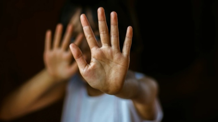 Çocuğa ilişkin müstehcen içerik soruşturması: Aile gözaltında