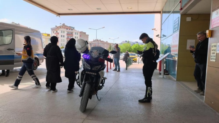 Yaralıyı motorize trafik timi hastaneye yetiştirdi