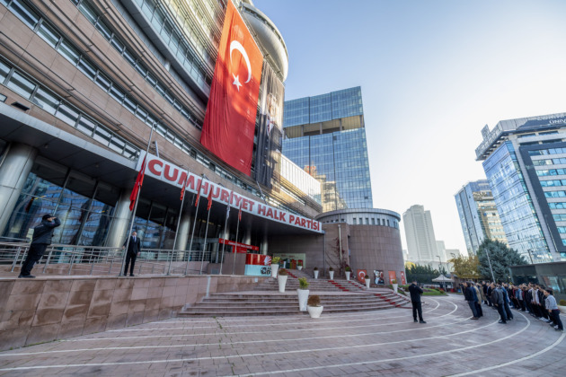 CHP’de iki ayrı grup toplantısı