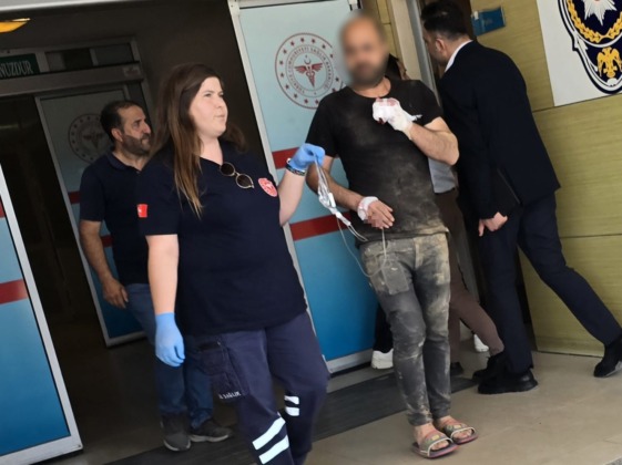 Makineye parmağını kaptırdı!
