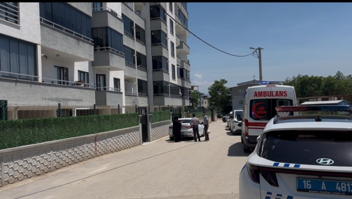 Eşini çocuğunun yanında defalarca bıçakladı!