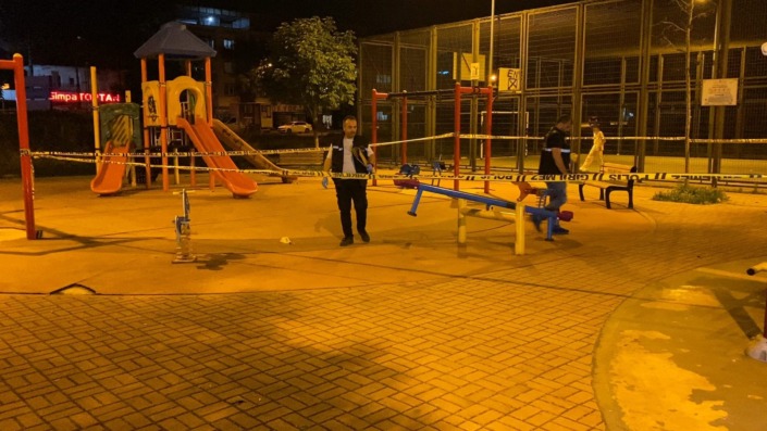 Parktaki gençlere pompalı tüfekle saldırı!