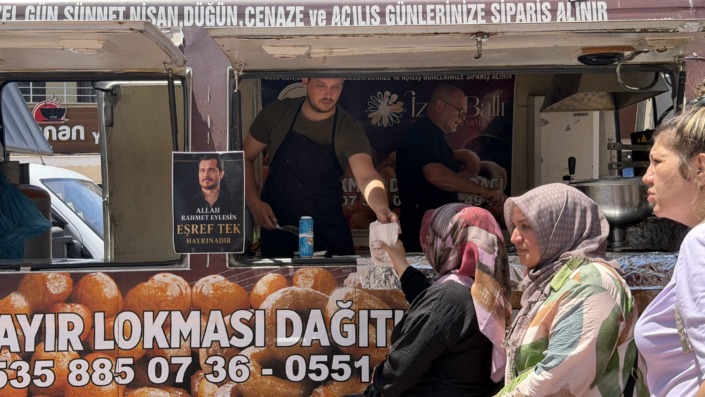 Eşref Tek için İznik’te lokma döktürdüler!