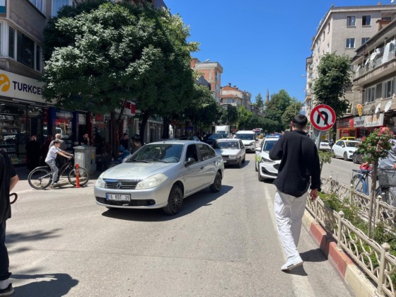 Bursa’da otomobilin çarptığı abla-kardeş yaralandı