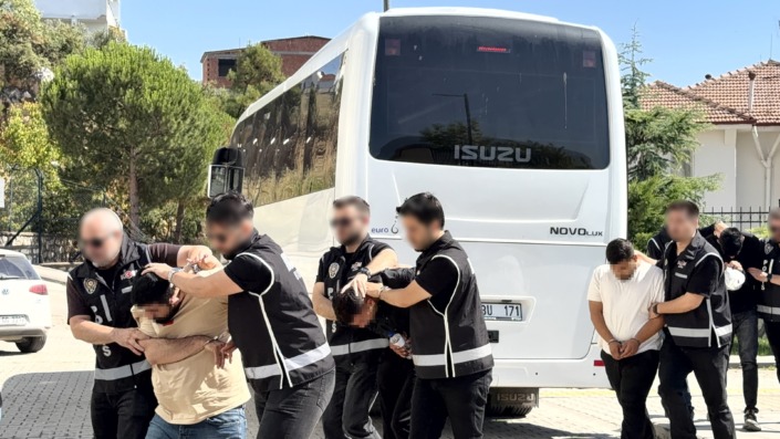 Daltonlar’a şafak baskını: 9 gözaltı