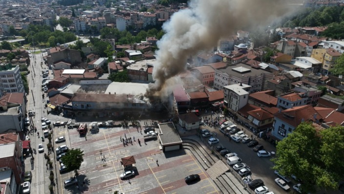 Bursa’da tarihi çarşıda yangın!