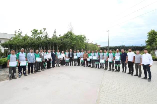 İnegöl Belediyesi’nde 19 personele bahçıvanlık sertifikası