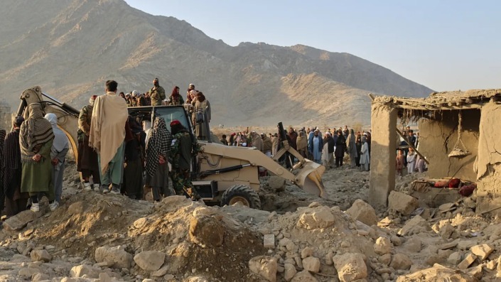 Pakistan, Afganistan’a saldırdı