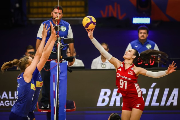 Sultanlar, Hollanda’ya 3-0 mağlup oldu