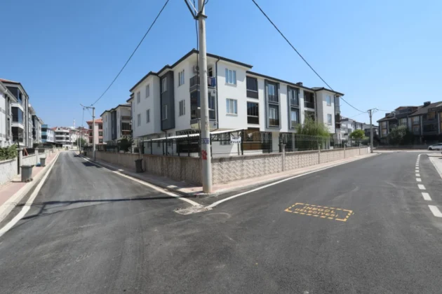 İnegöl’de 11 sokakta asfalt ve tretuvar çalışması tamamlandı