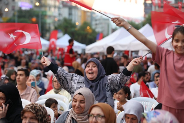Bursa’da ‘Demokrasi ve Bayrak Yürüyüşü’