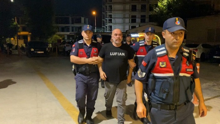 Ünlü yönetmen evini kenevir tarlasına çevirmiş
