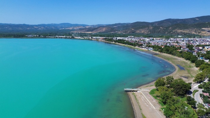 İznik Gölü’nde kartpostallık manzara
