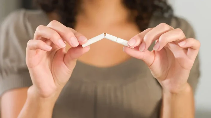 Sigara menopozu 2 yıla kadar erkene çekiyor