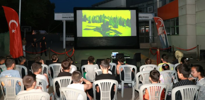 Osmangazi’de çocuklar yazlık sinema ile buluşuyor