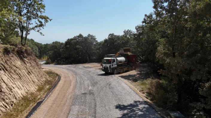 İnegöl’de kırsal mahallelerin yolu yenileniyor