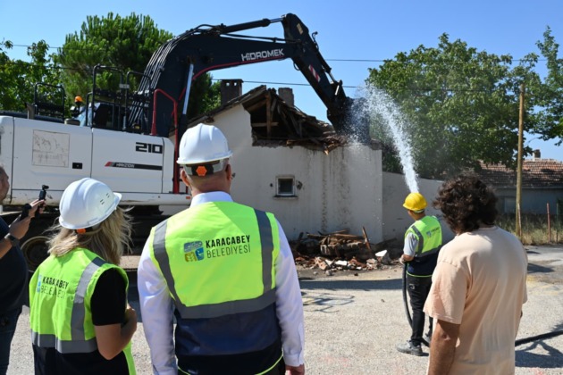 Karacabey’de metruk yapılara geçit yok