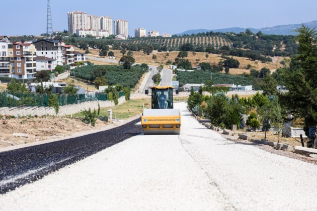 Mezarlık yolları yenileniyor