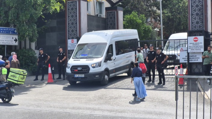 Eski Bakan Arif Ahmet Denizolgun’un kabri açıldı