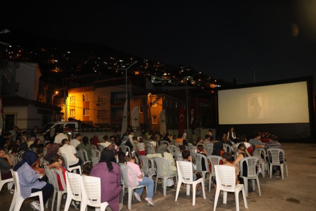 Sinema perdesi çocuklar için açıldı