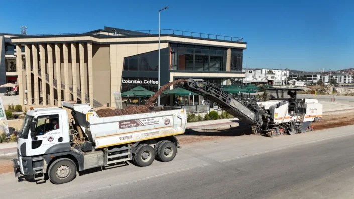 Kozluca Bulvarında asfalt kaplama çalışması başladı