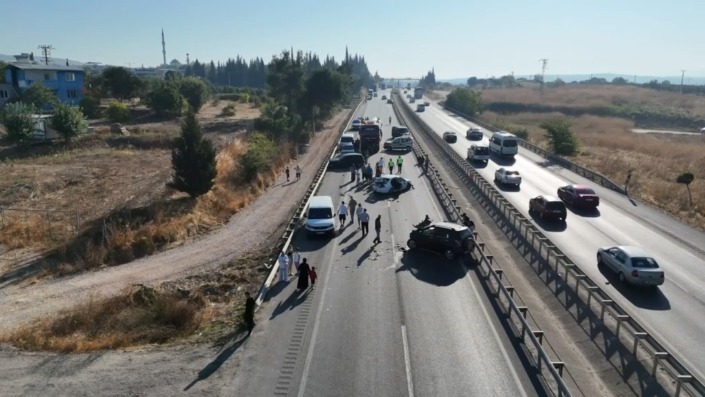 Bursa’da zincirleme kaza: Ortalık savaş alanına döndü