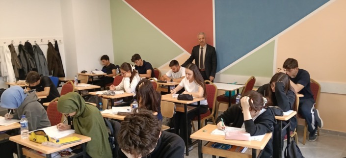 Yenişehir’de ücretsiz üniversite kursları başarıya taşıyor