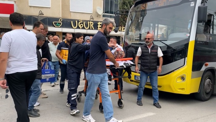Otobüsün çarptığı yaşlı kadın ağır yaralandı