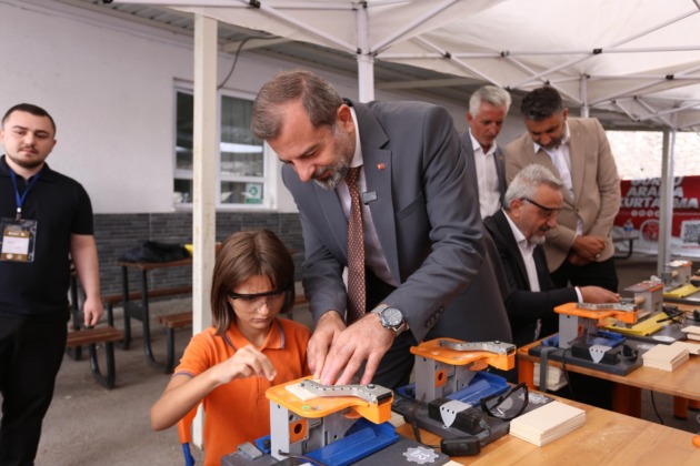 Bilim ve teknoloji köy okullarına taşındı