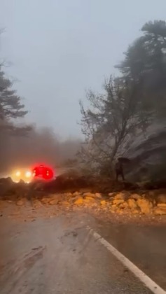 Uludağ yolunda heyelan!