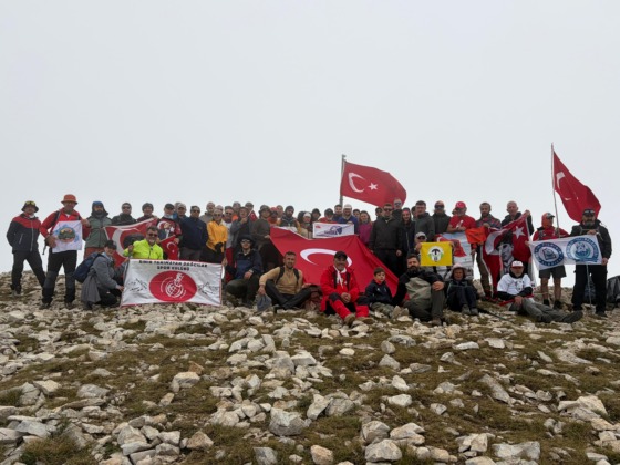 30 Ağustos coşkusu Uludağ zirvesinde yaşandı