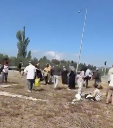 Ölümden döndüler: Belediye otobüsü yoldan çıktı!