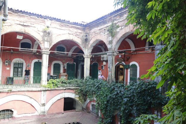 ZAMANA DİRENEN BÜYÜLÜ HANLAR…