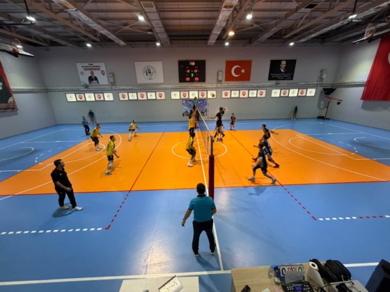 Yenişehir Belediyespor filede set vermiyor